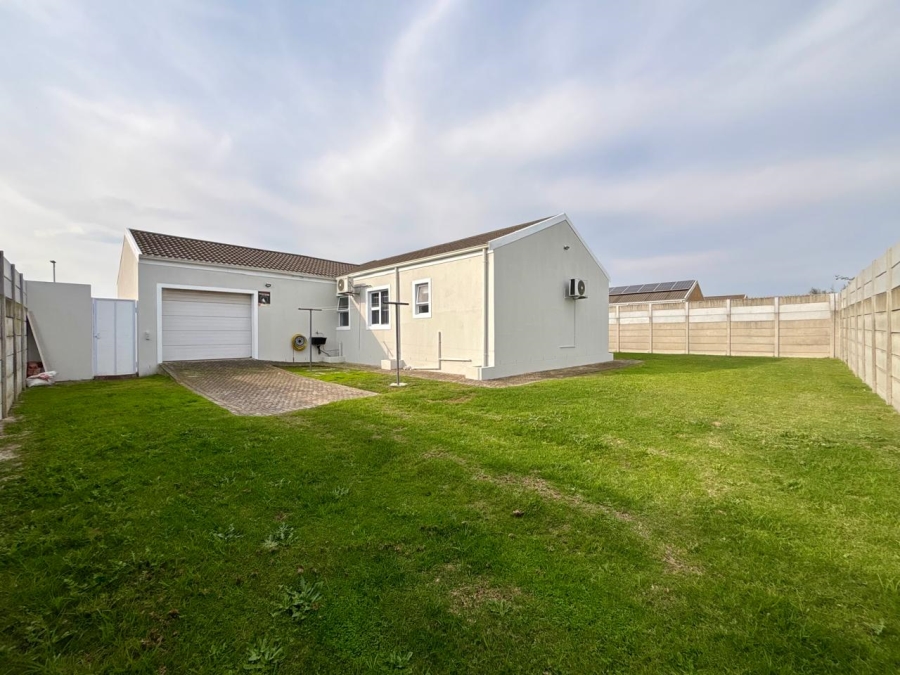 To Let 3 Bedroom Property for Rent in Windsor Park Estate Western Cape